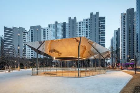 Floating Ground: A Landmark that Disappears